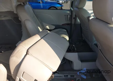 2012 Toyota Sienna Xle 7 Passenger z USA, uszkodzony, nr VIN 5TDDK3DCXCS047622